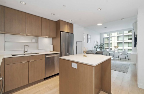 Mount Pleasant Condo | Modern 1BR Condo near Seawall & SkyTrain-walking distance to MAJOR INTERNATIONAL SPORTING EVENT