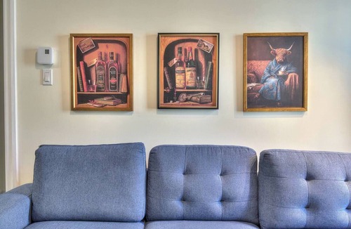 Gay Village Apartment | Modern 1BR on Sainte-Catherine | Walk to Metro