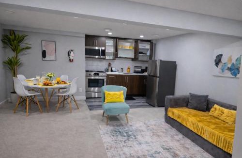 Northwest Calgary House | Modern 1BR Suite Sleeps 3-4 in Near YYC Calgary Airport