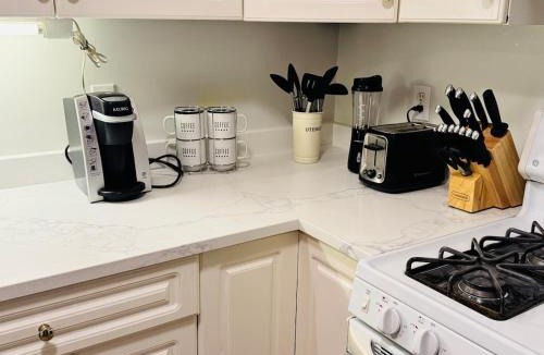 Langford House | Modern 2-Bed, 2-Bath Main Suite in Langford