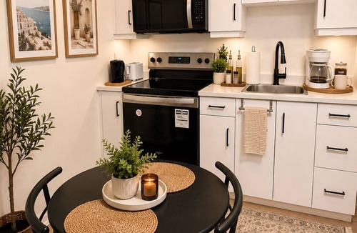 Riverview Apartment | Modern 2-Bedroom House—Quiet & Close to Downtown, Nature Park and Avenir Centre