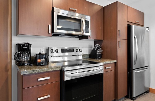 Sun Peaks Cabin | Modern 2 bedroom plus den apartment in village centre