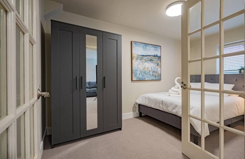 Lynn Valley House | Modern 2Bed Unit in Lynn Valley