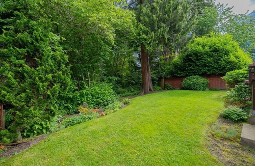 Lynn Valley House | Modern 2Bed Unit in Lynn Valley