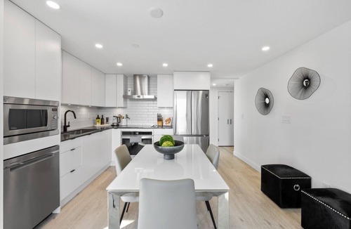 Downtown Kelowna Apartment | Modern 2BR Condo in Downtown Kelowna