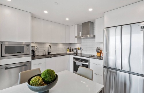 Downtown Kelowna Apartment | Modern 2BR Condo in Downtown Kelowna