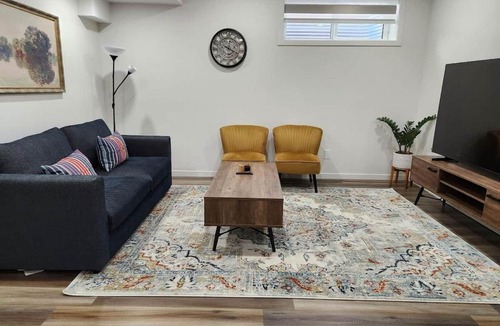 Keith House | Modern 2BR | Private Suite | Close to Banff | UofC