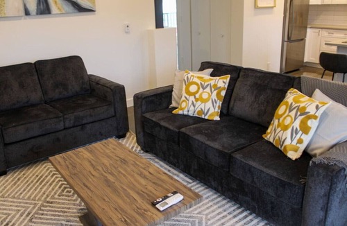 Okanagan-Similkameen Apartment | Modern 2BR w/Rooftop Sauna, BBQ & Lake Views