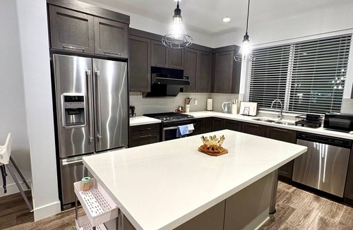 Yorkson House | Modern 3 bedroom duplex home in Langley