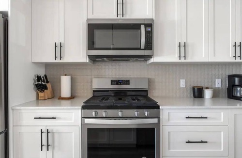 Southeast Calgary House | Modern 3Bed~Close to Spruce Meadows and Mountains