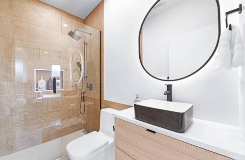 Renfrew-Collingwood House | Modern 3BR Gem | Close to Transit | 15m to DT