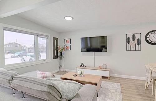 Calgary House | Modern 3BR Suite Steps to C-Train Near Zoo & DT