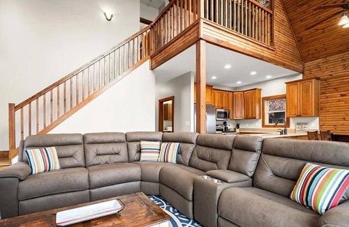 Saxony Forest Cabin | Modern 4 bed 3.5 bath Cabin: Lake Keowee views! Near Clemson!