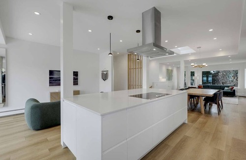 Knight House | Modern 4 Bedroom with large outdoor spaces - 15 mins to downtown