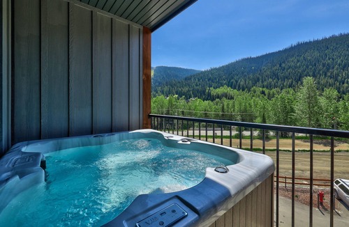 Sun Peaks Condo | Modern 4 Season Mountain Living