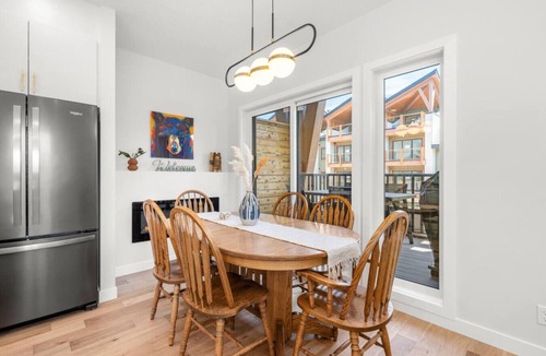 Canmore Villa | Modern 4BR Mountain Retreat. Balcony, BBQ near DT