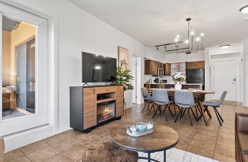 South Pandosy Condo | Modern 5th Floor unit 3 bed 2 bath 958sq ft Playa del Sol Resort