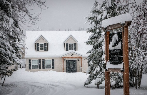 Revelstoke House | Modern 6BR,6BTH Mountain Lodge Near Revelstoke Resort, Hot Tub, Gear Room!
