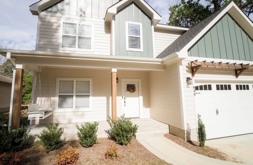 Vass House | Modern 6BR - EV Charger - Gated Community - Family Friendly - Home Gym