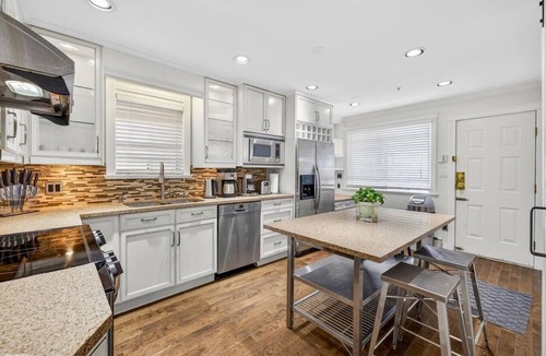 Killarney House | Modern 6BR |Near Downtown| Fast WiFi| Free Parking