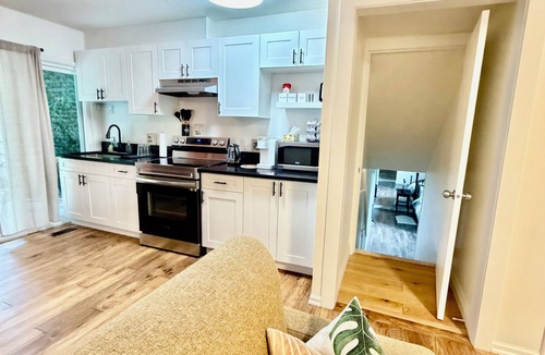 Mill Lake House | Modern Abbotsford Retreat | Private Suite Near Downtown | Sleeps 4