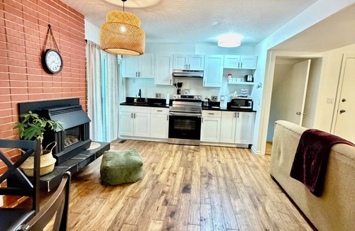Mill Lake House | Modern Abbotsford Retreat | Private Suite Near Downtown | Sleeps 4