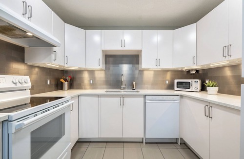 Calgary Apartment | Modern and Cozy 2 Bedroom Retreat Near DT & Airport; Fully Renovated in 2024!