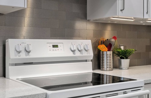 Calgary Apartment | Modern and Cozy 2 Bedroom Retreat Near DT & Airport; Fully Renovated in 2024!