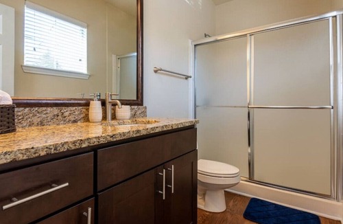 Crabtree Apartment | MODERN and SPACIOUS apt in the heart of Raleigh!!