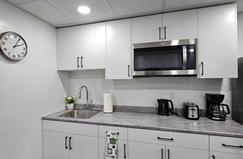 Winnipeg House | Modern Basement suite with seperate entrance close to grocery, restaurant & mall