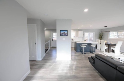 Grande Prairie House | Modern Charm | Full House | Free WI-FI