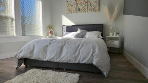 West Vancouver House | Modern Coastal 2BR Retreat with Hot Tub in Vancouver BC