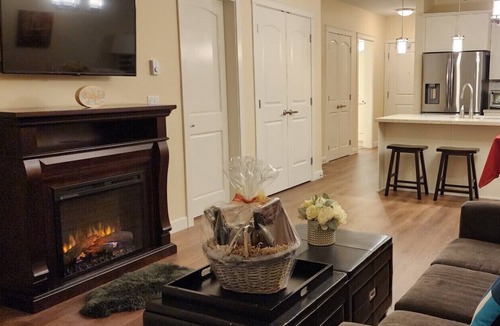 Yorkson Condo | Modern & Comfy 2 bedroom Condo in Langley | Close to Highway 1