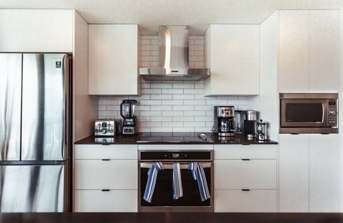 Downtown Kelowna Apartment | Modern Downtown Retreat with Lake Views