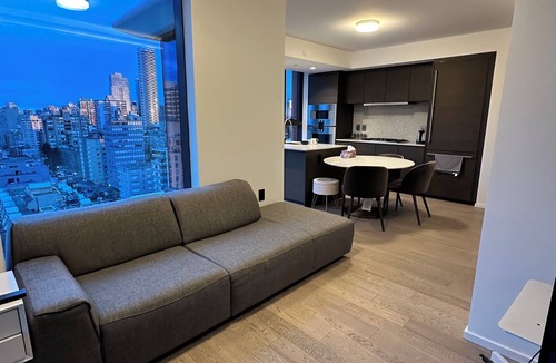 West End Apartment | Modern Dream Condo Downtown Vancouver