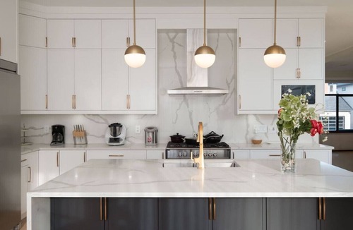 Langley House | Modern Executive Retreat 3 Private Bedrooms in Langley