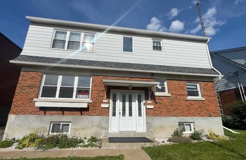 Laval Apartment | Modern Executive 2-Bedroom | Free Parking | Fast WiFi | Workspace | 31+ Day Stay