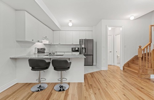 Vaughan House | Modern Home With Parking Near Canada's Wonderland!