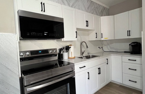 North Central Edmonton House | Modern House with 3 Bedrooms, 1 Bathroom, super Spacious good for 8-Free Parking