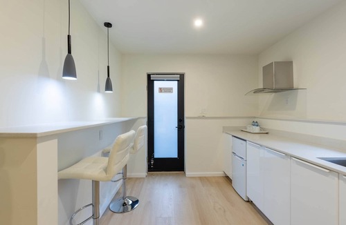 Burnaby House | Modern King-Size Guest Suite w/AC