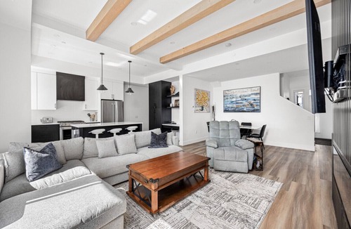Central Okanagan Villa | Modern Lakeview Retreat w/Rooftop & Hot Tub