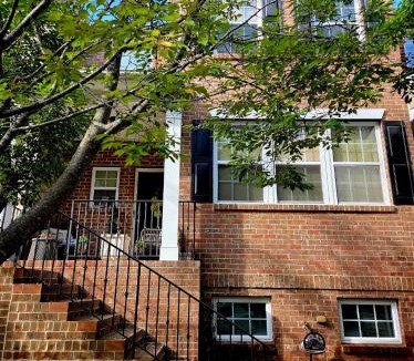 Apex Villa | Modern & Luxurious 3 Bdrm 2.5 Bath Townhome