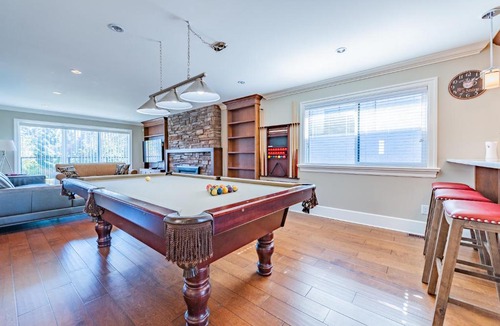 Renfrew-Collingwood Apartment | Modern Luxurious Escape in the Heart of Vancouver