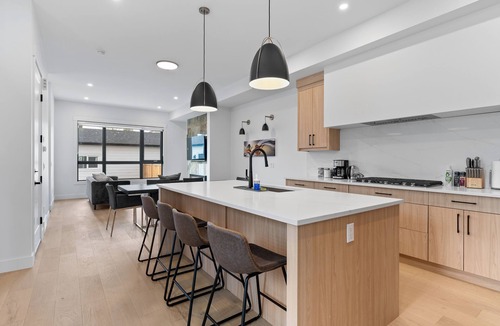 Banff Trail House | Modern Luxury Home | 3 Min to University, Stadium & Major Hospitals