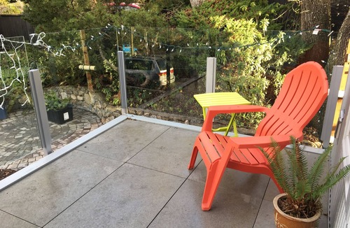 Gonzales Apartment | Modern Micro-Suite in Fairfield/Gonzales with Private Deck 89 nights Minimum