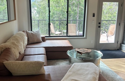 Whistler Creekside Cabin | Modern Minimalist Cabin in quiet setting. 12-minute walk to reekside gondola.