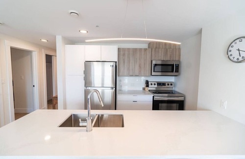 North End Apartment | Modern North End 2BD Suite w/Gym, Workspace & Near Dalhousie
