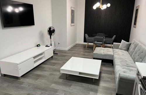Airdrie House | Modern Private Suite in a serene location 15 minutes away from the Airport.
