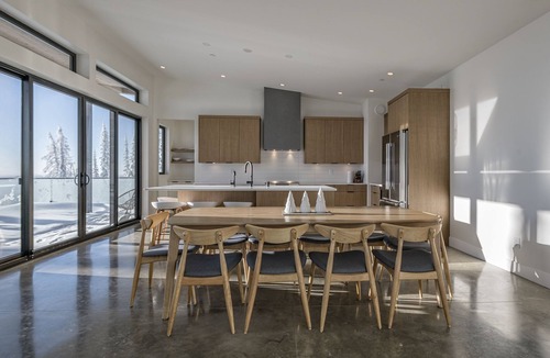 Silver Star Mountain House | Modern Ridge house with 2 private hot tubs, laundry, gear room and suite