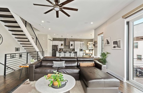 Third Ward House | Modern Rooftop Oasis, Gym, EV Charger with Skyline Views in Uptown Charlotte